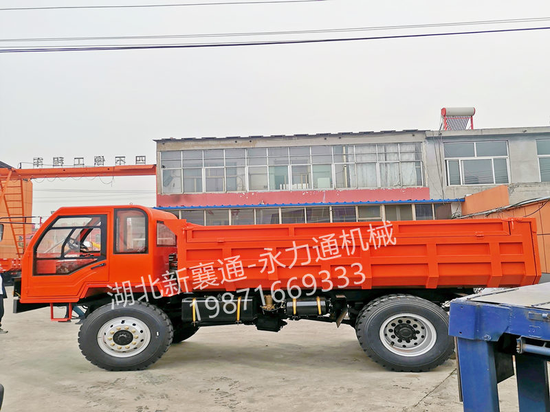 矿用自卸车